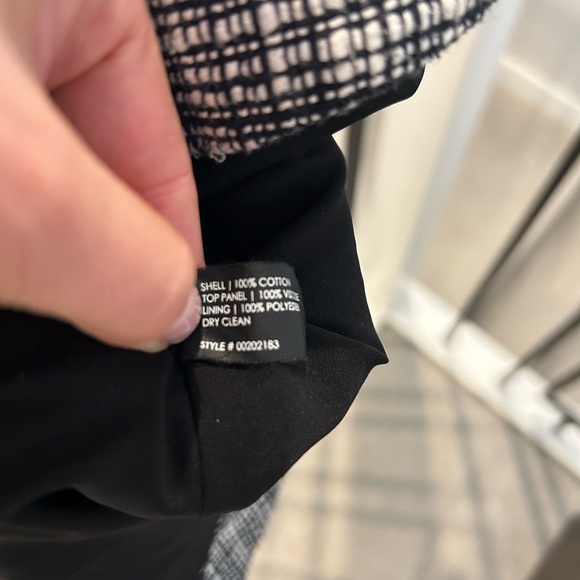 Super cute lined Club Monaco dress with faux leather trim - Picture 4 of 4